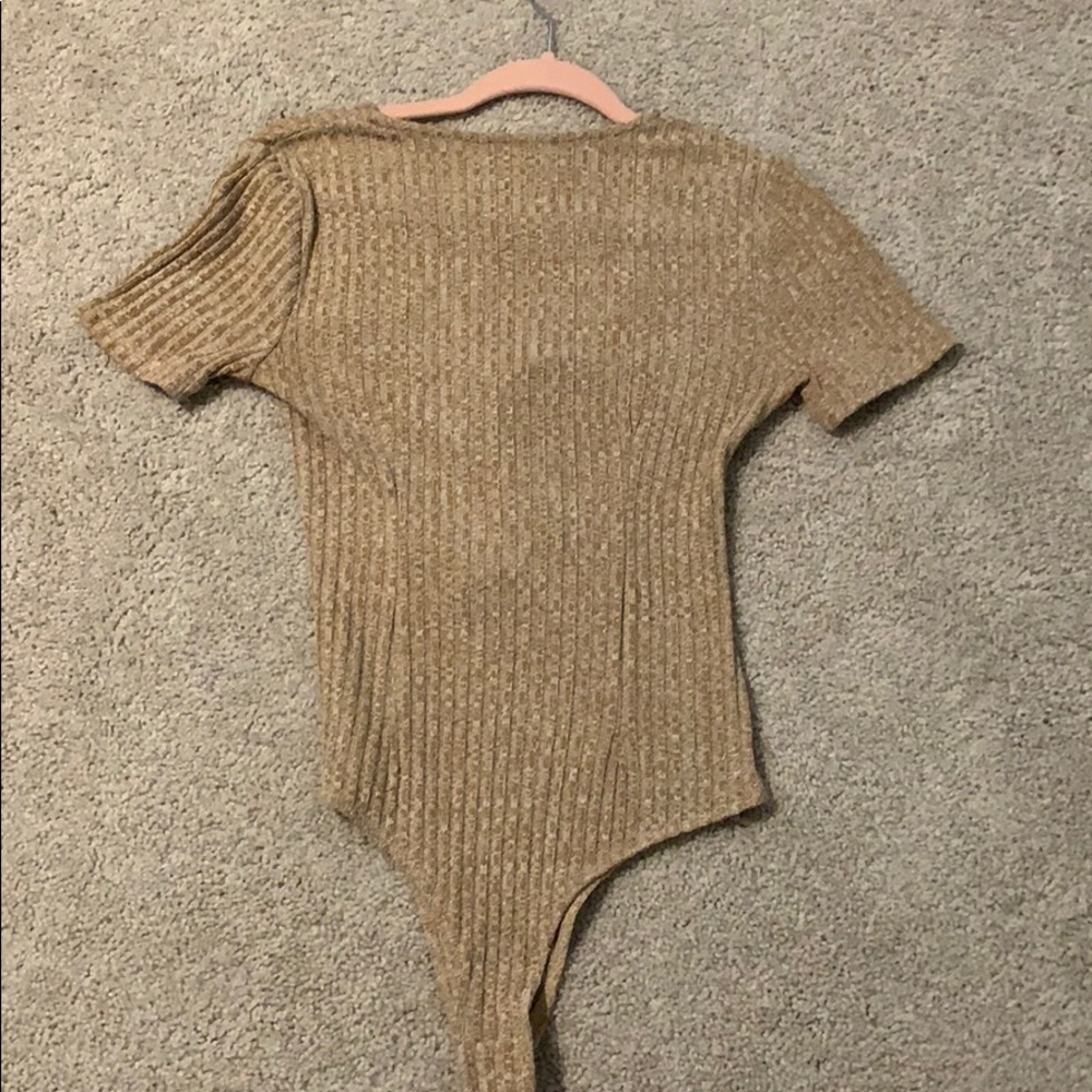 Privacy please gold leotard - Picture 4 of 4
